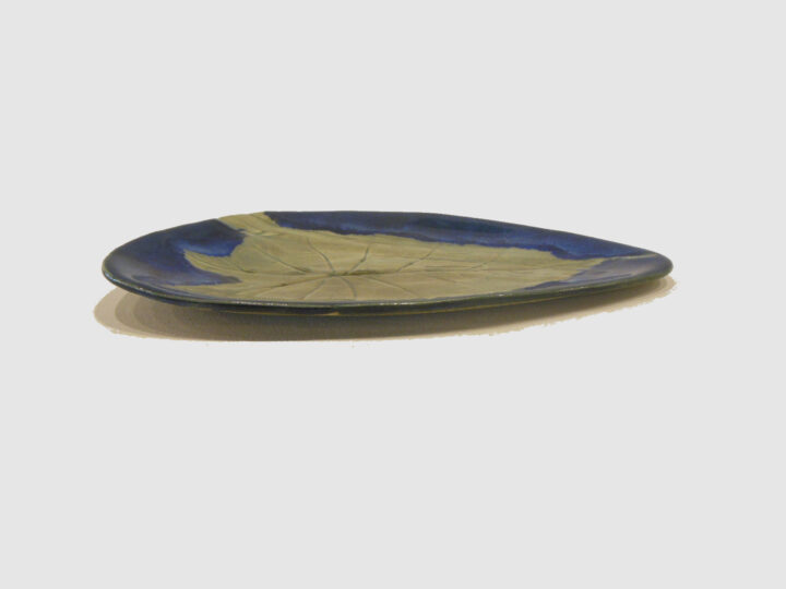 Oilve Green and blue tray with leaf by Nellie Ralat side