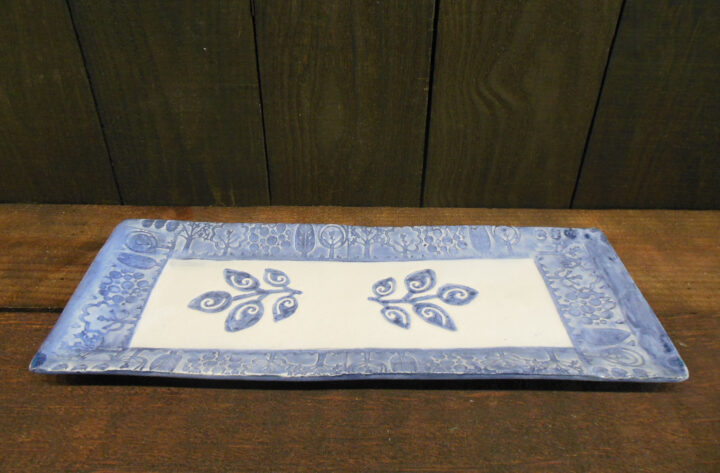 Large Rectangular Blue-White Tray with Plants by Nellie Ralat side